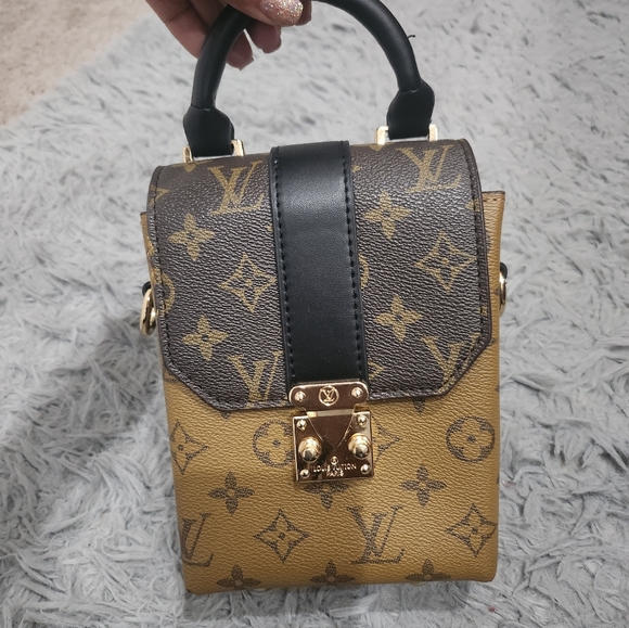 Cute Stylish Handbag - Picture 1 of 11